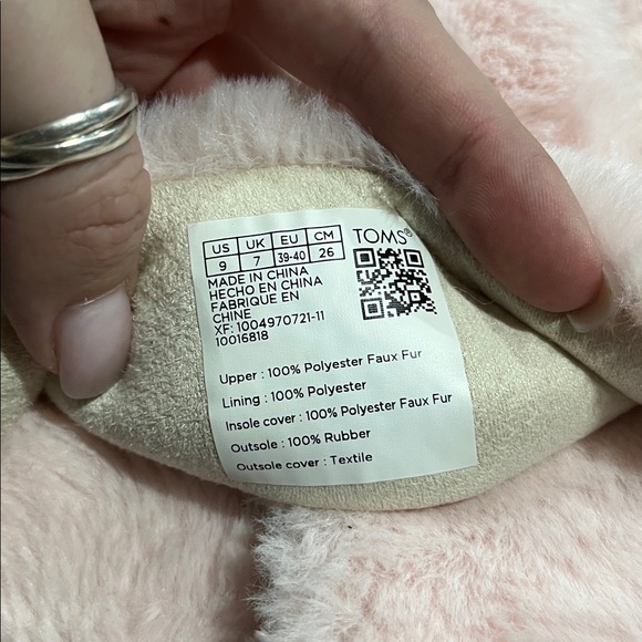 Toms | Pink Fuzzy Slippers - Picture 4 of 7